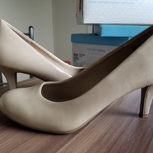 NUDE HEELS